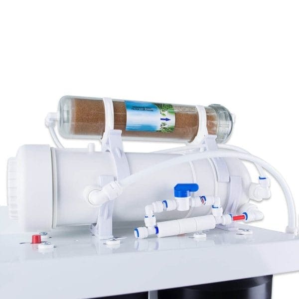 High-quality reverse osmosis water filter system with replaceable sediment and carbon filters for clean, pure drinking water. Suitable for home and commercial use.